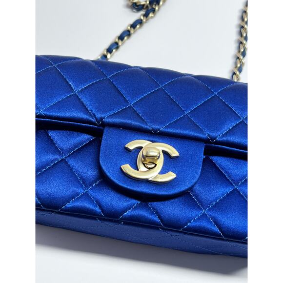 Vintage Chanel cornflower extra mini satin flap bag - Picture 4 of 11